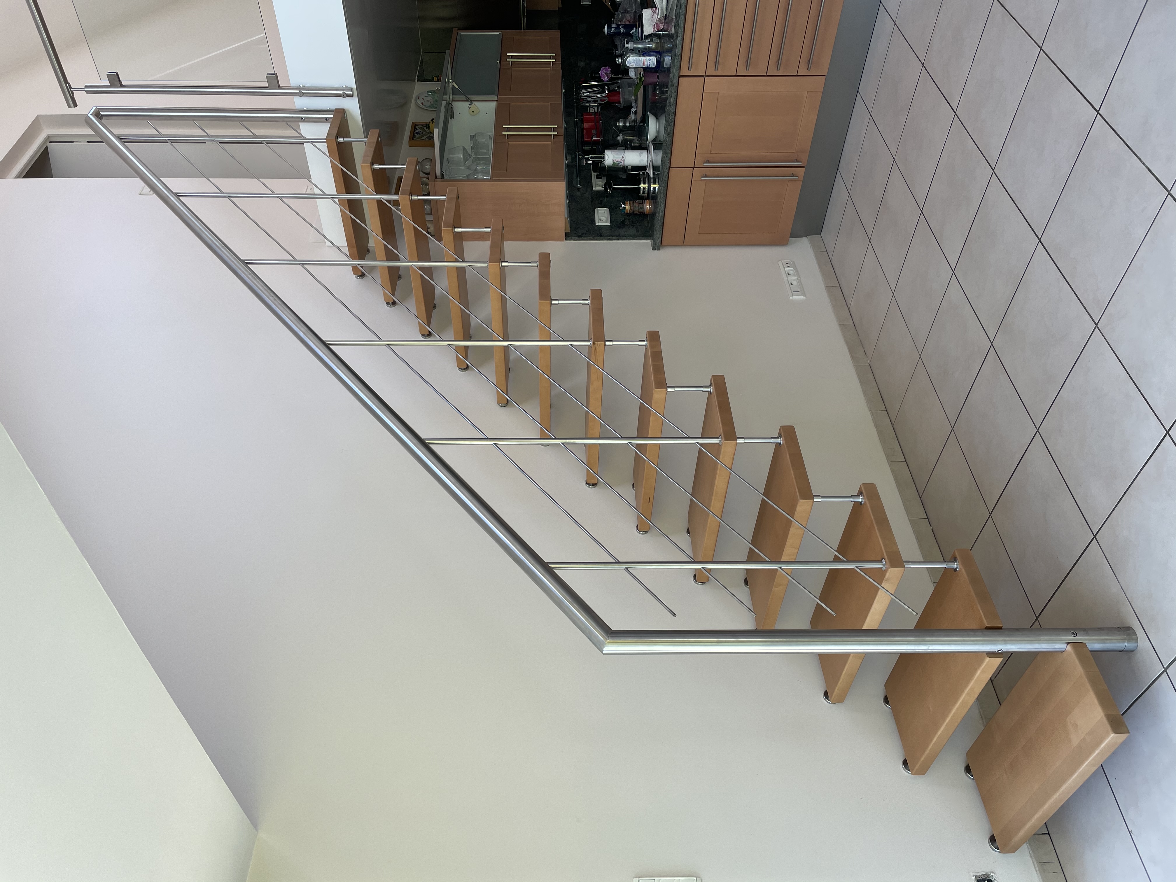 Escalier suspendu droit rampe et main courante en inox - Treppenmeister