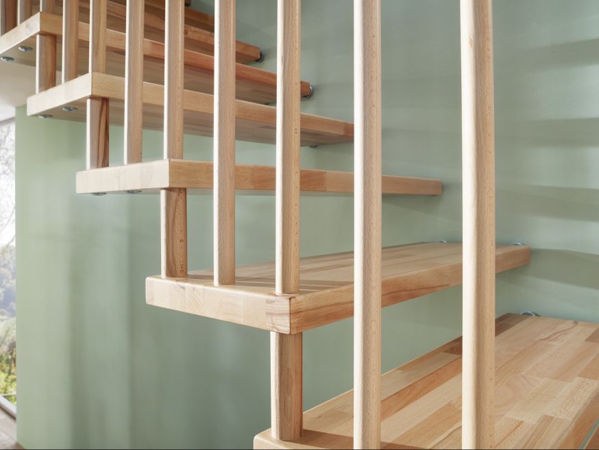 Garde-corps à remplissage avec balustres en bois