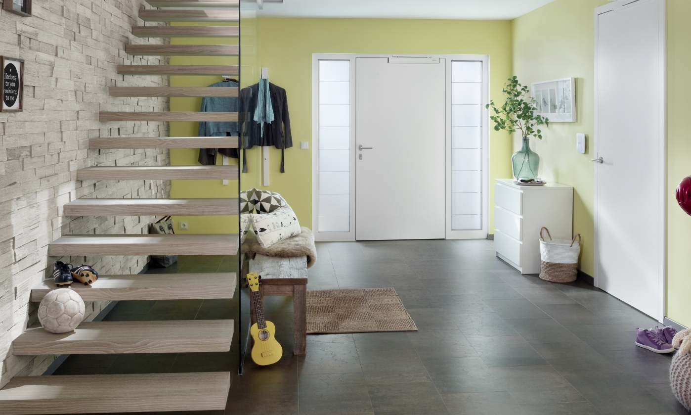 Escalier droit autoporteur en bois avec garde-corps en verre - Treppenmeister